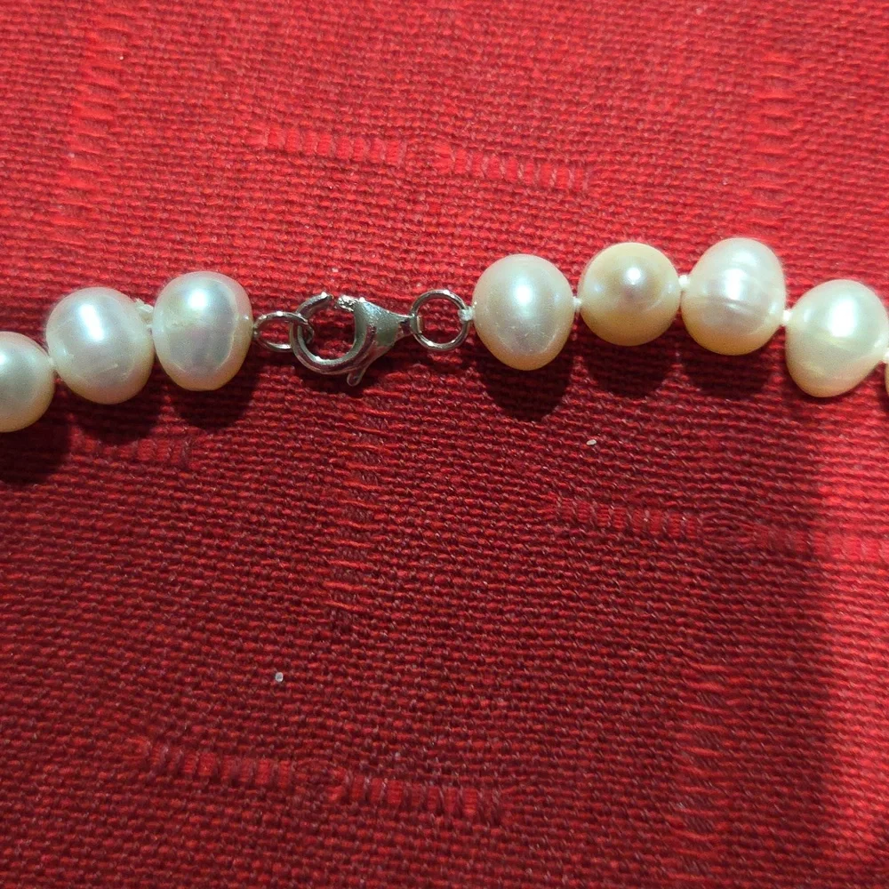 Elegant Cream Pearl Necklace - Picture 2 of 2